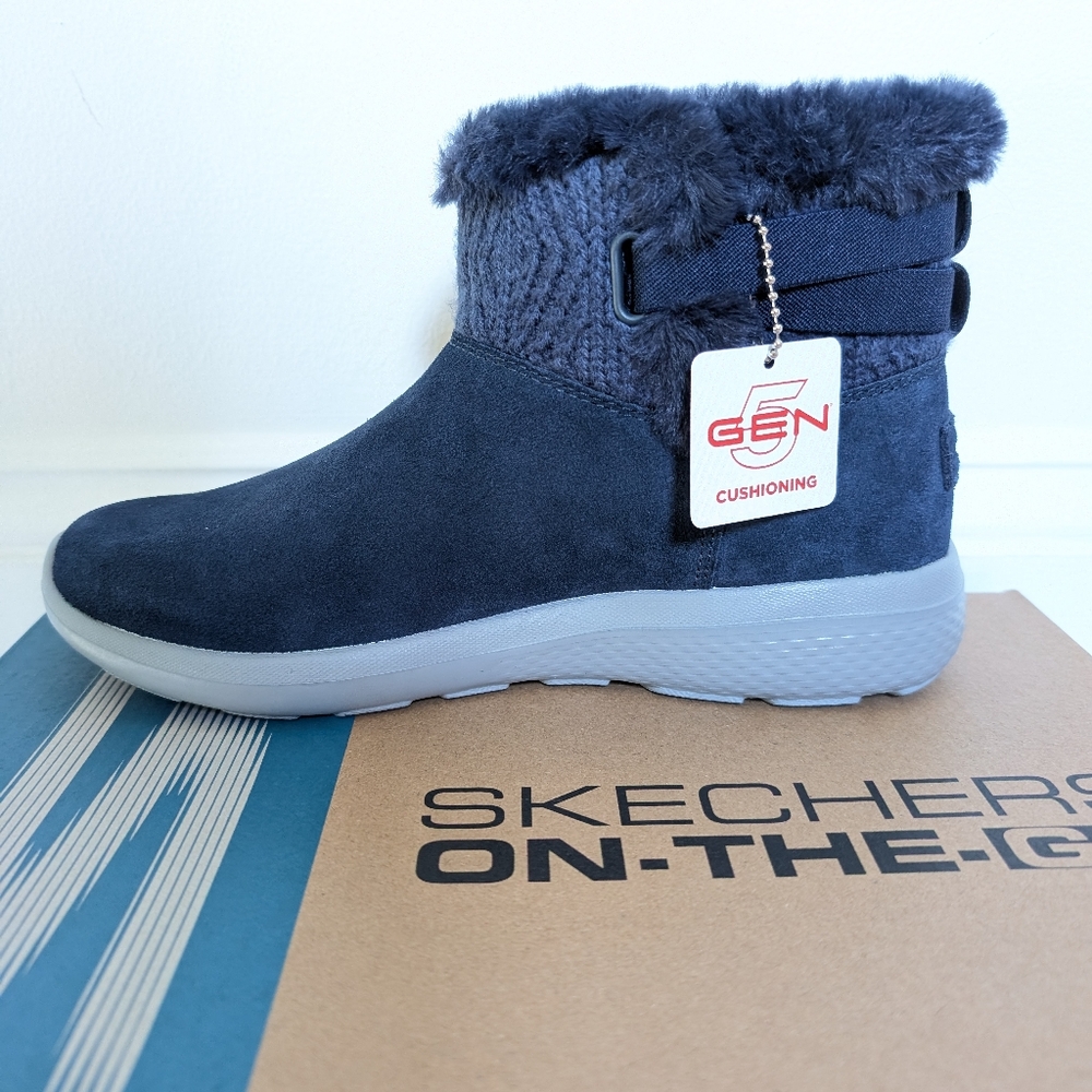 Skechers On-the-GO City 2 Water Repellent Suede Boots Size 6.5 Navy